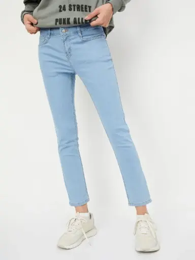 Blue straight-leg jeans